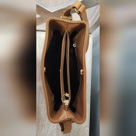 Coach Vintage Equestrian Bucket Shoulder Bag (D8D-9809) - Picture 4 of 16